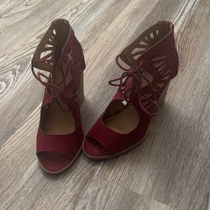 Cut out thick block heel